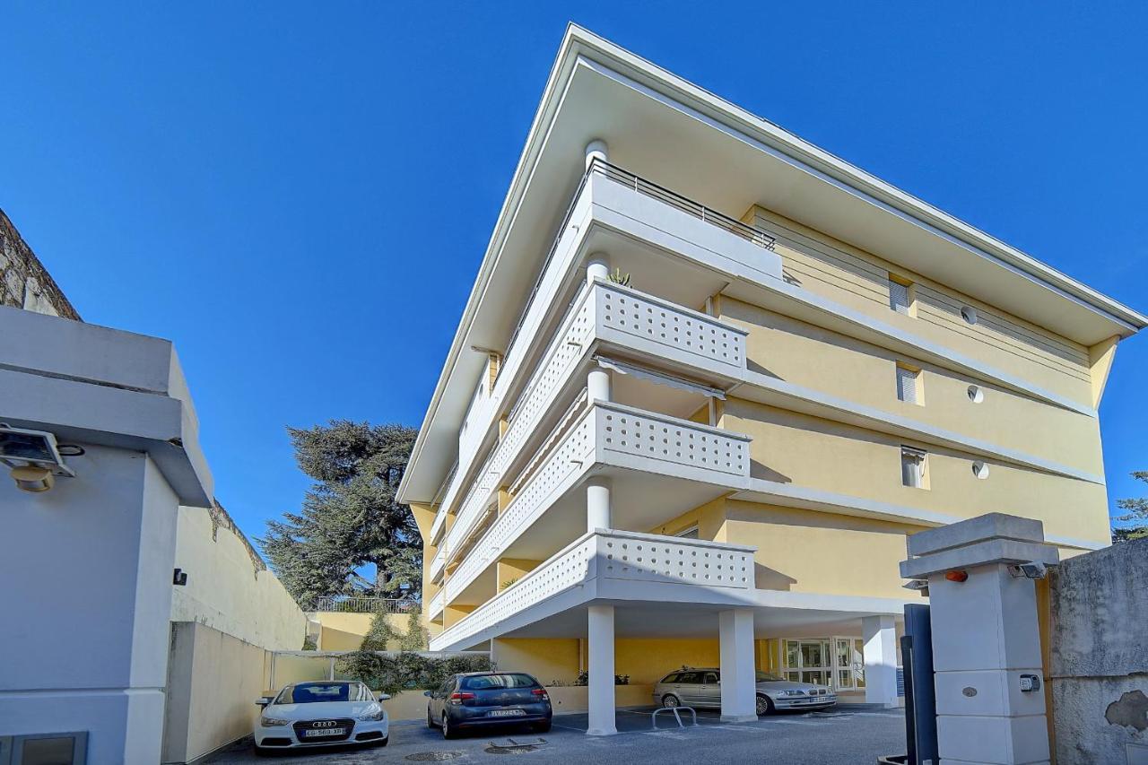 Immogroom- Renovated- Large Terrace- Ac- Shops- Parking Apartment *