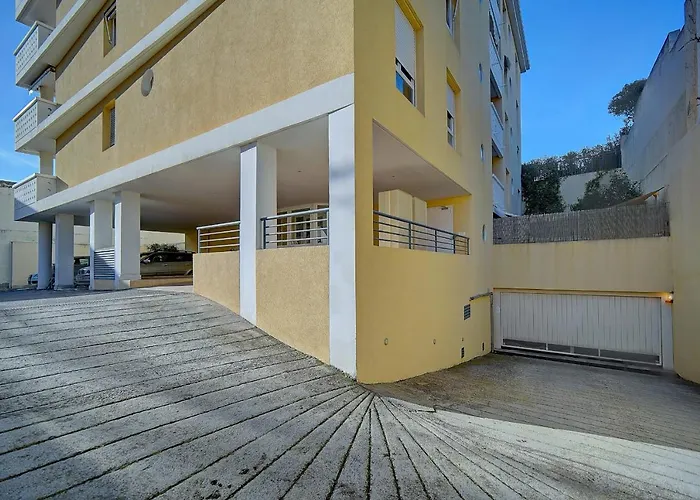 Immogroom- Renovated- Large Terrace- Ac- Shops- Parking