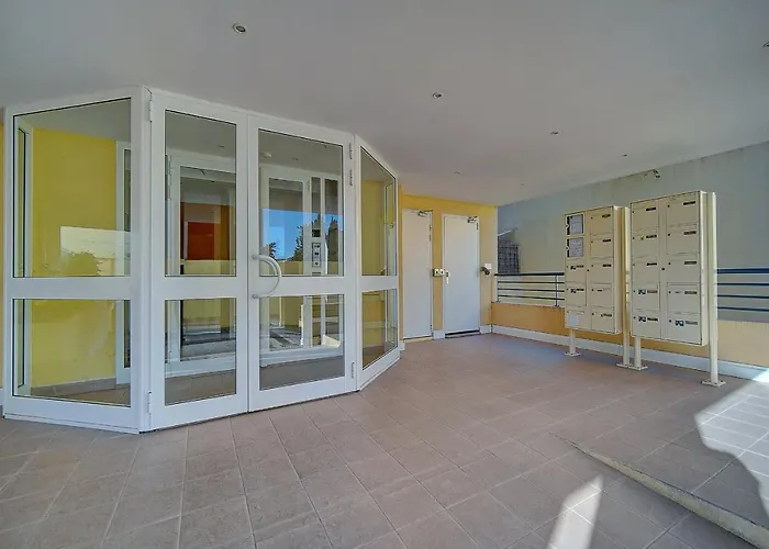 Immogroom- Renovated- Large Terrace- Ac- Shops- Parking